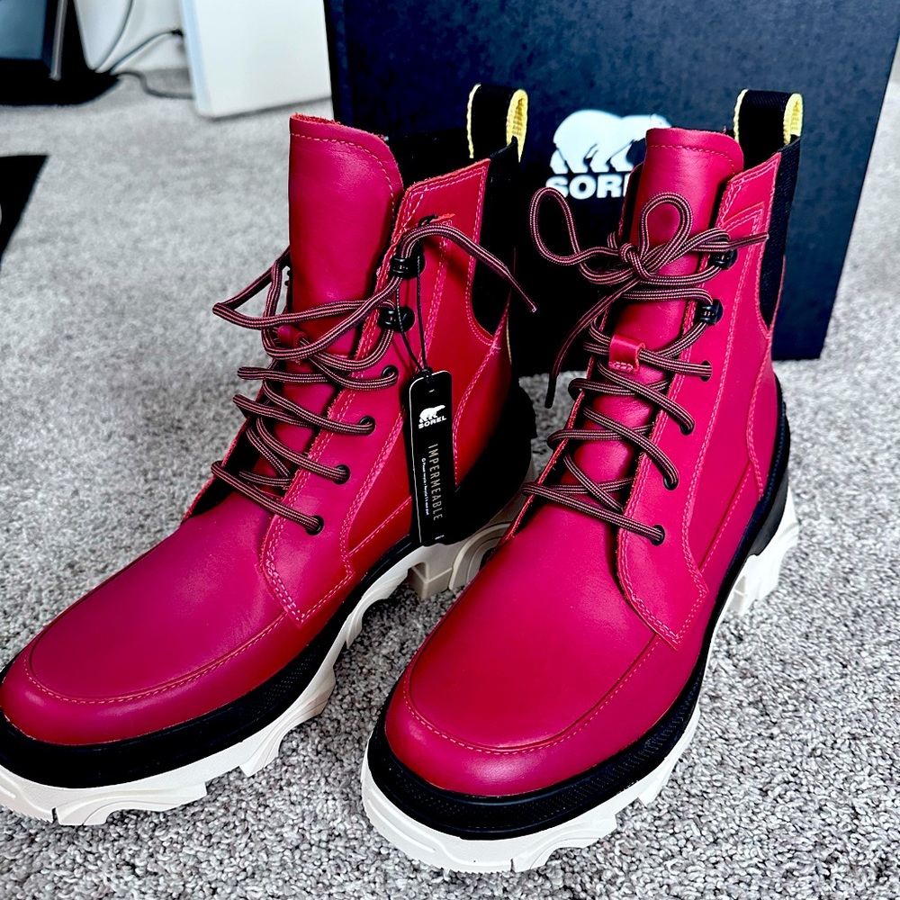BNWT never worn Sorel Brex lace up boot